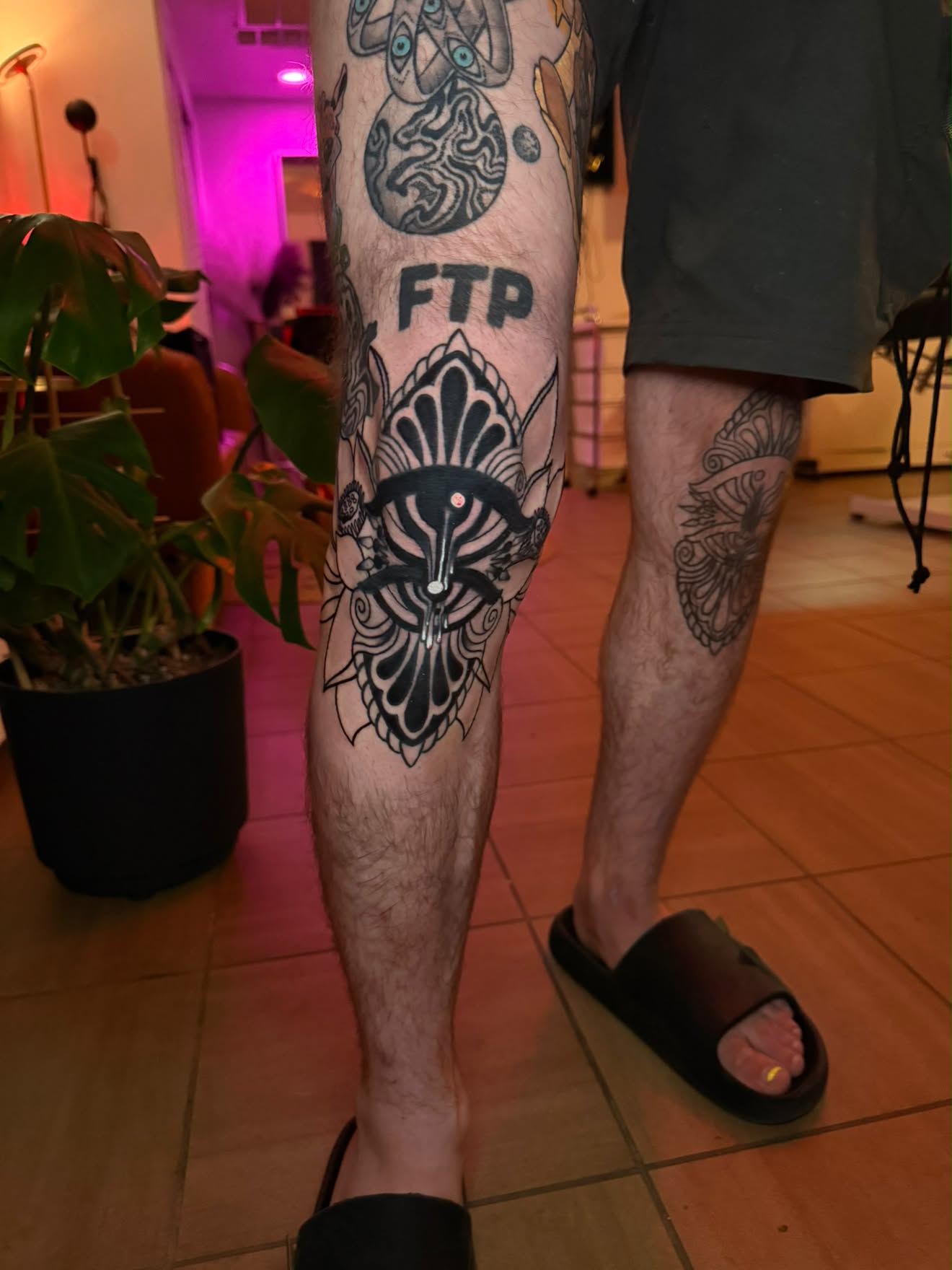 Knee and leg by Jenna, bold black mandala