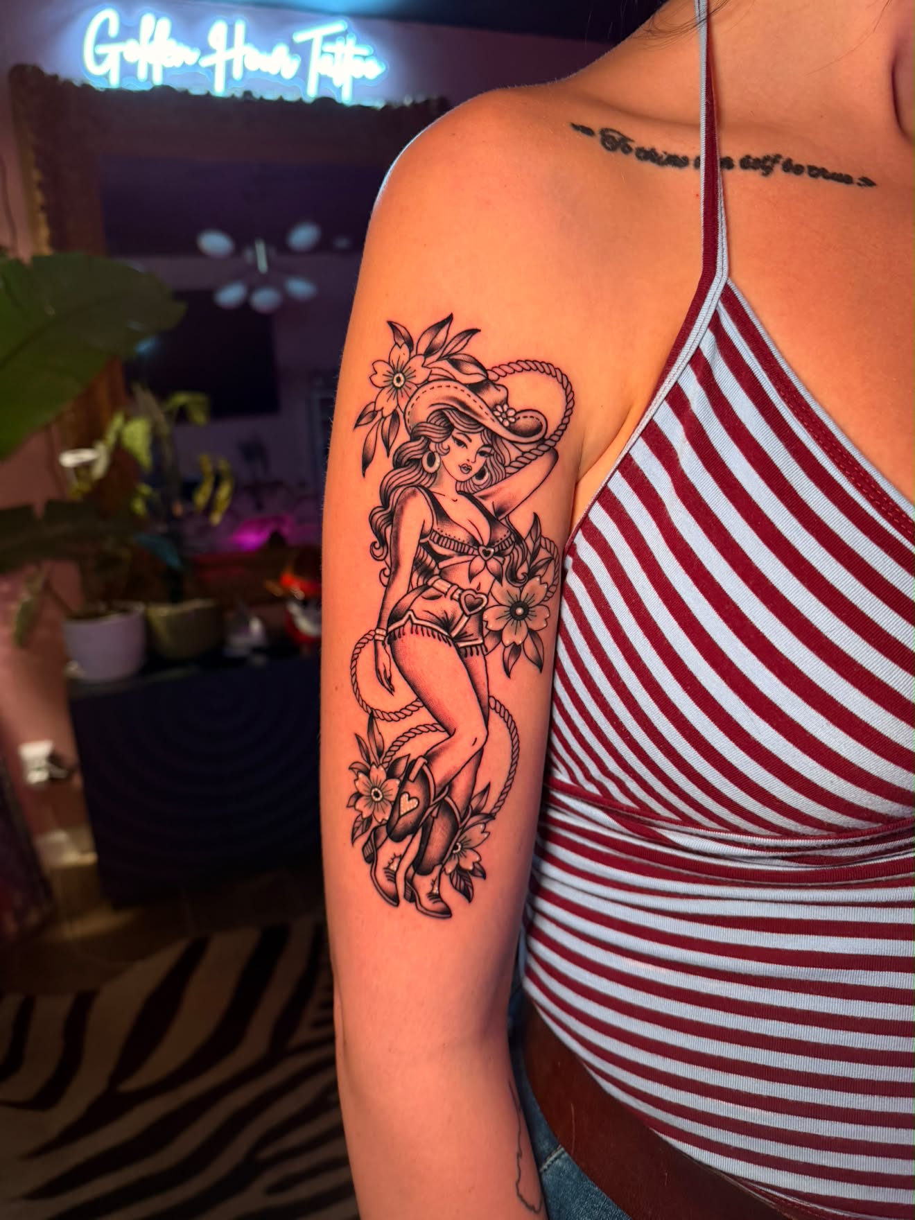 Arm by Jenna, traditional lady in black and grey